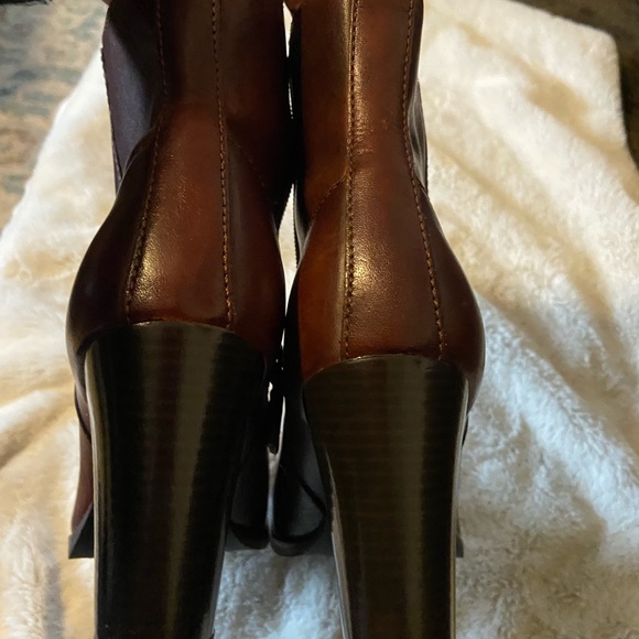 Size 7 wine red Cole Haan leather ankle boots - Picture 6 of 14